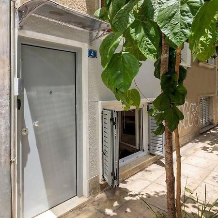 Hilton Area Brand New Comfortable Apartment Athens Exterior photo