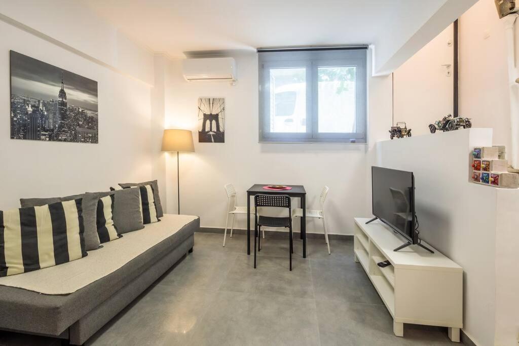Hilton Area Brand New Comfortable Apartment Athens Exterior photo
