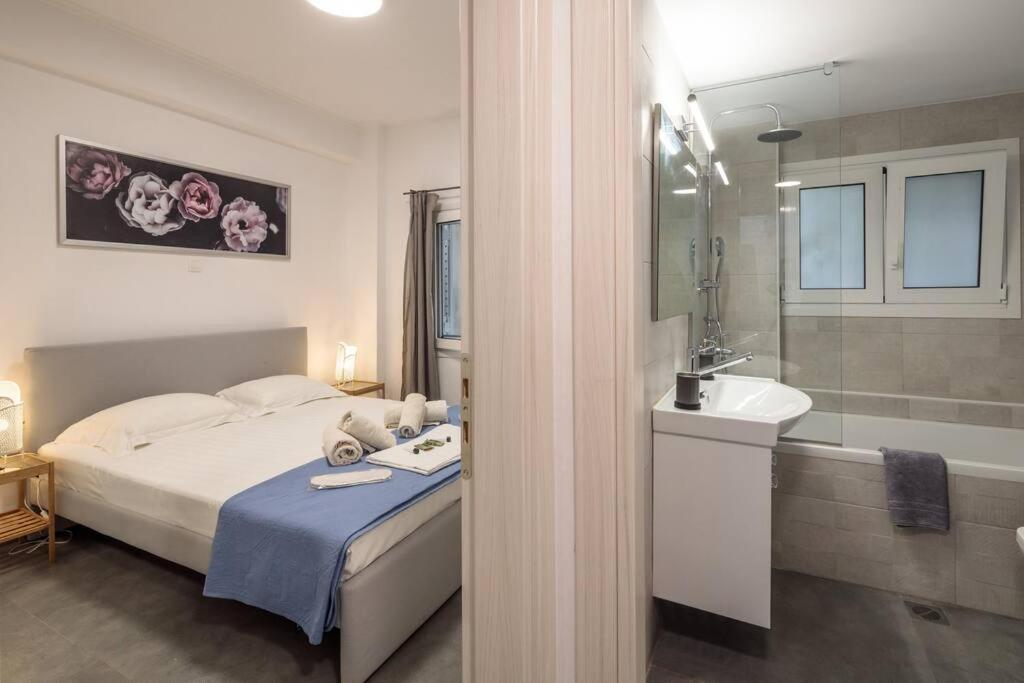 Hilton Area Brand New Comfortable Apartment Athens Exterior photo