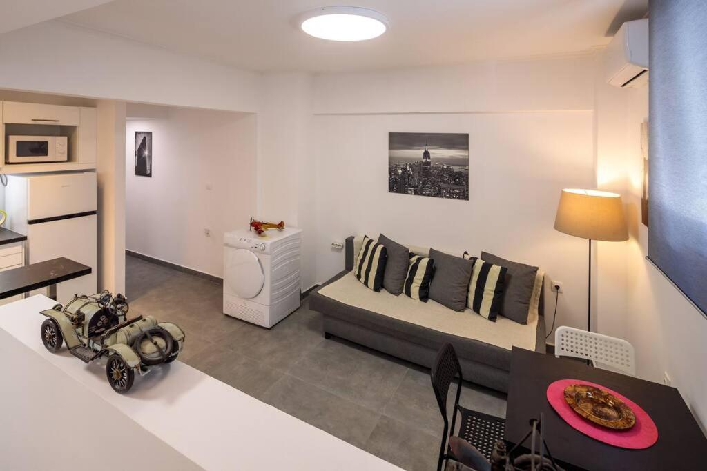 Hilton Area Brand New Comfortable Apartment Athens Exterior photo