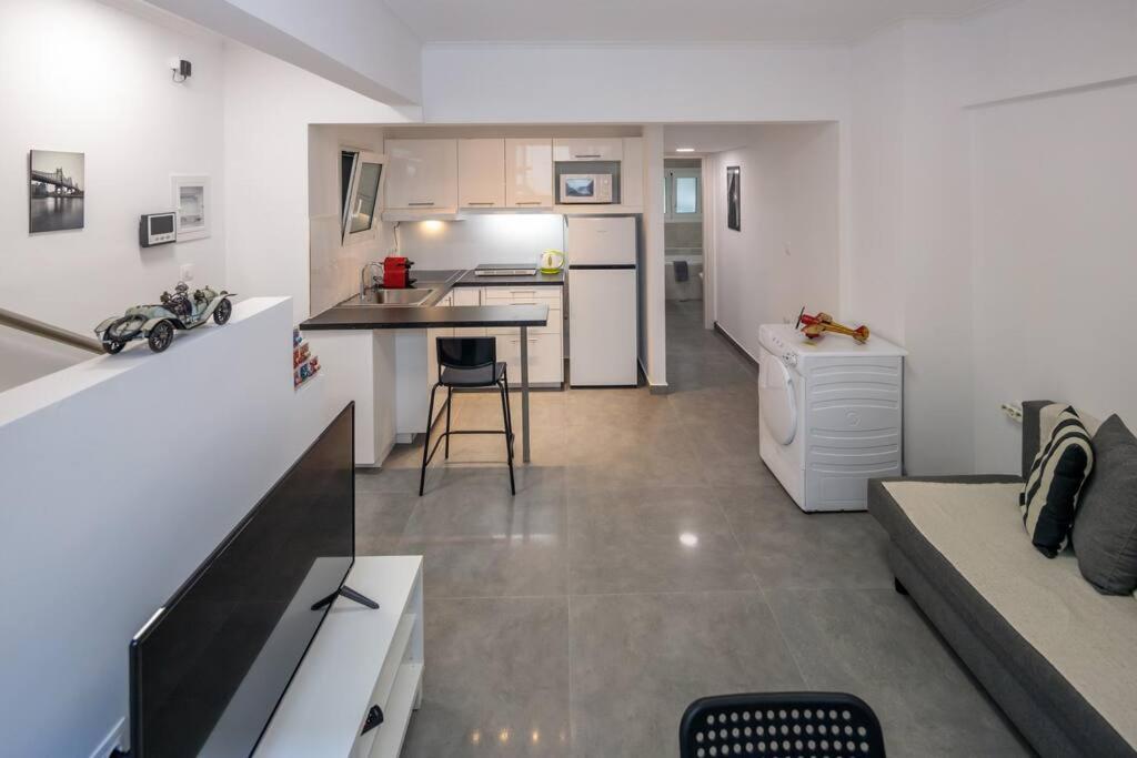 Hilton Area Brand New Comfortable Apartment Athens Exterior photo